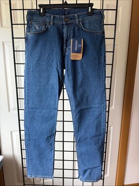 Men's Straight-Leg Stone Wash Jeans in Medium Blue